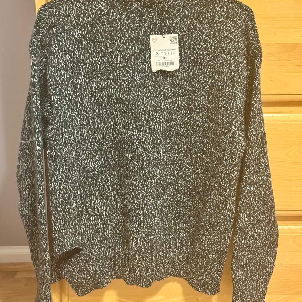 Zara Black and White Crew Neck Sweater